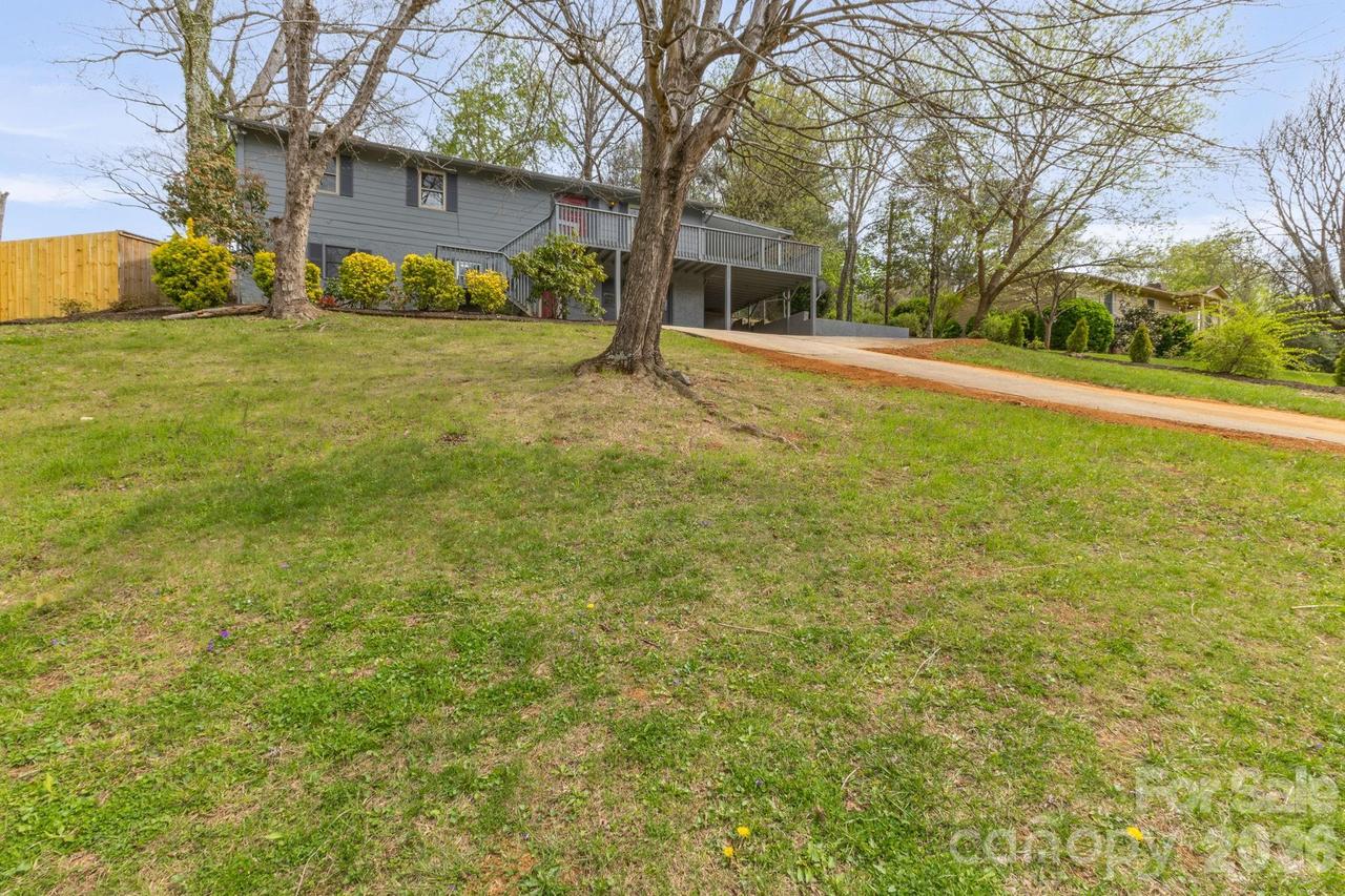 147 Elkwood Rd., Asheville, NC 28804