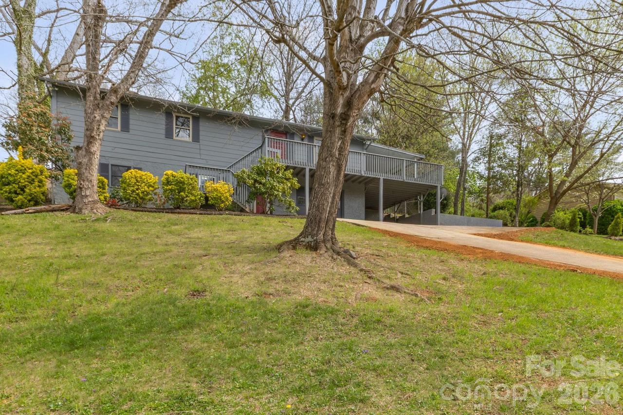 147 Elkwood Rd., Asheville, NC 28804