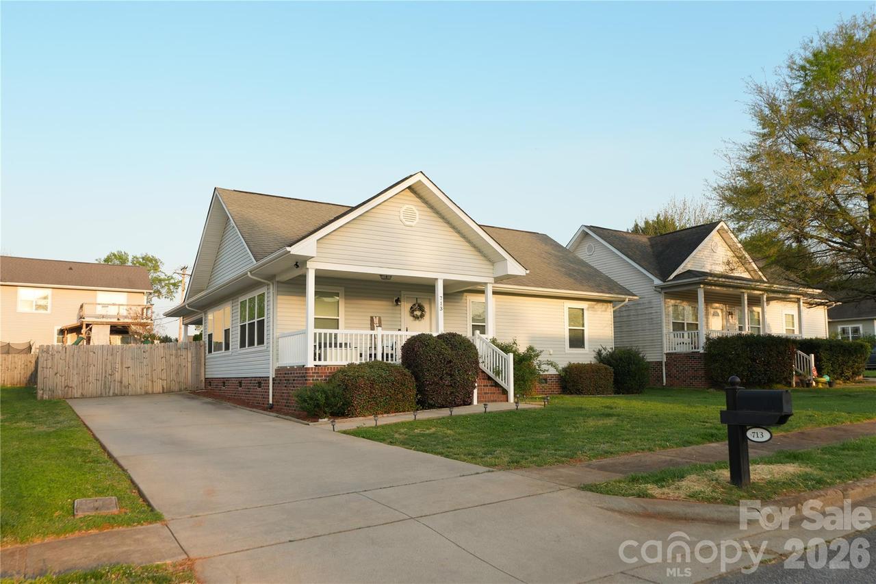 713 Willie Beatty Ct., Statesville, NC 28677