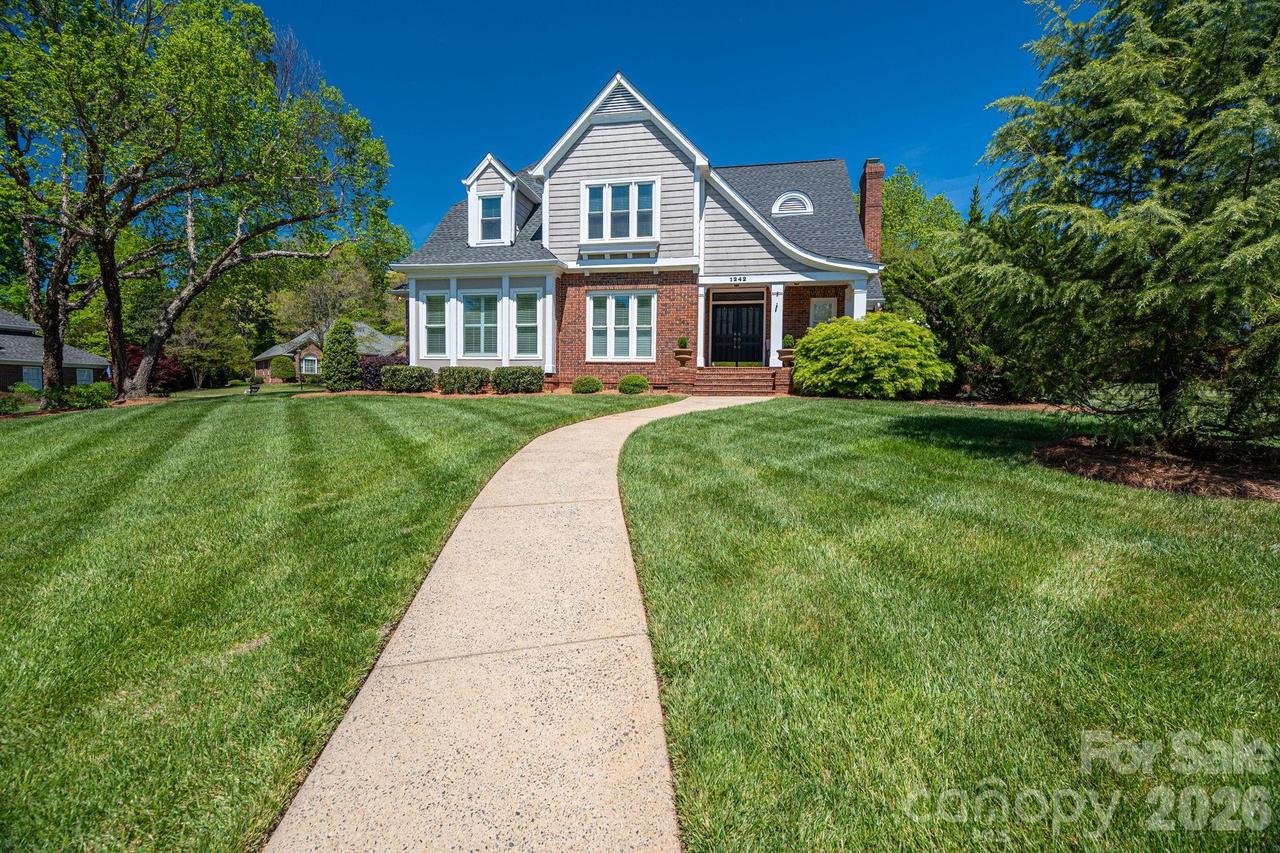1242 Lochshire Ln., Gastonia, NC 28054