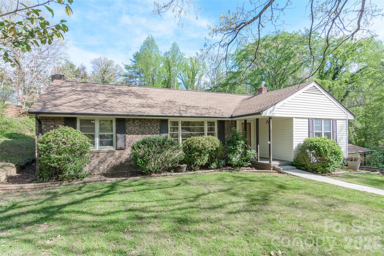 261 Cedar Ln., Arden, NC 28704