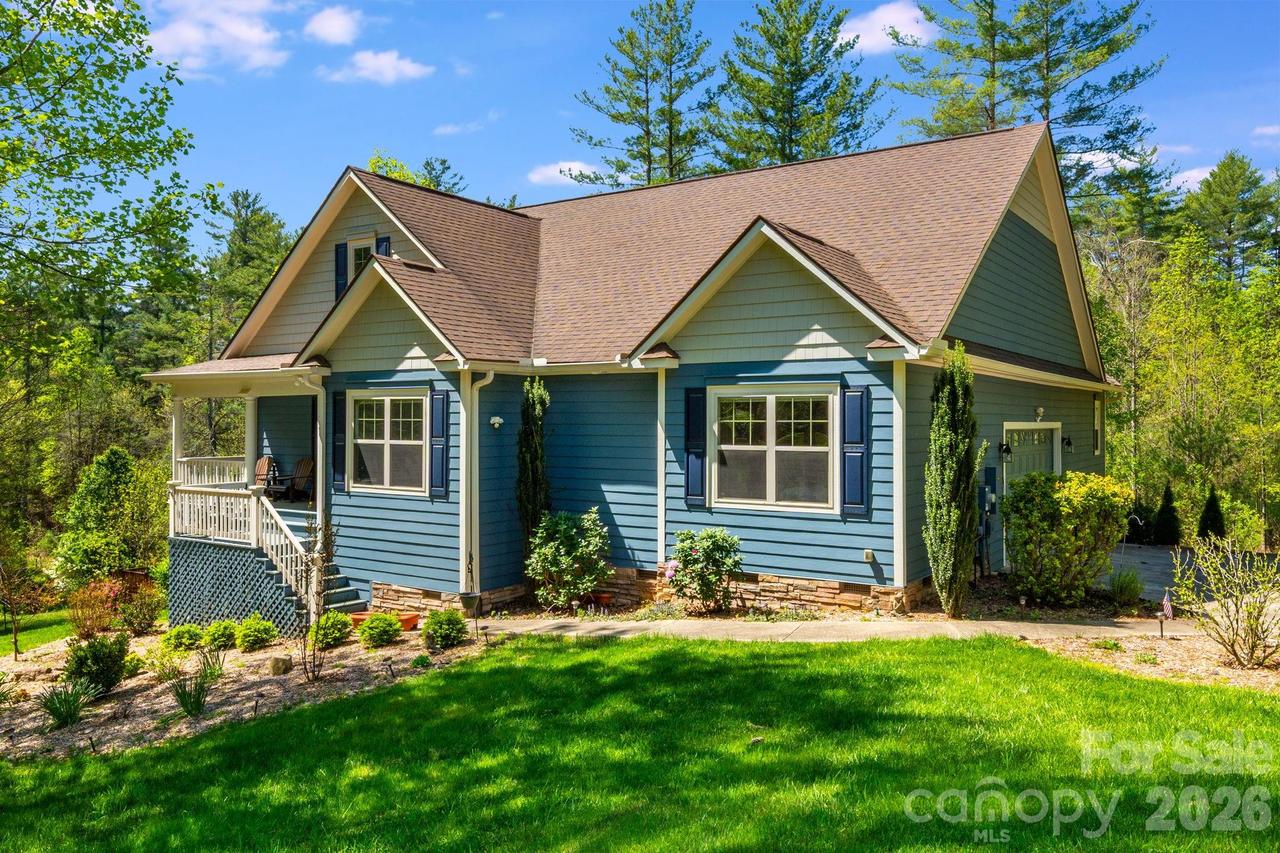 323 Daylily Dr., Hendersonville, NC 28739