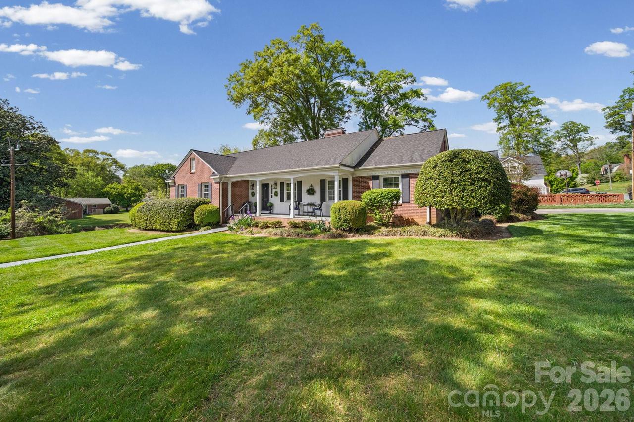 300 W 11th Ave., Gastonia, NC 28052