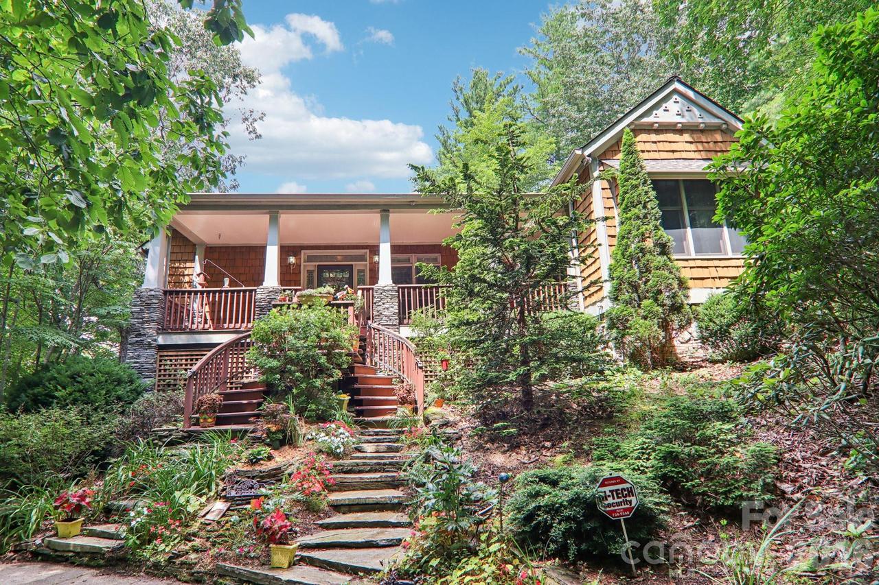 1063 Swiss Pine Lake Dr., Spruce Pine, NC 28777