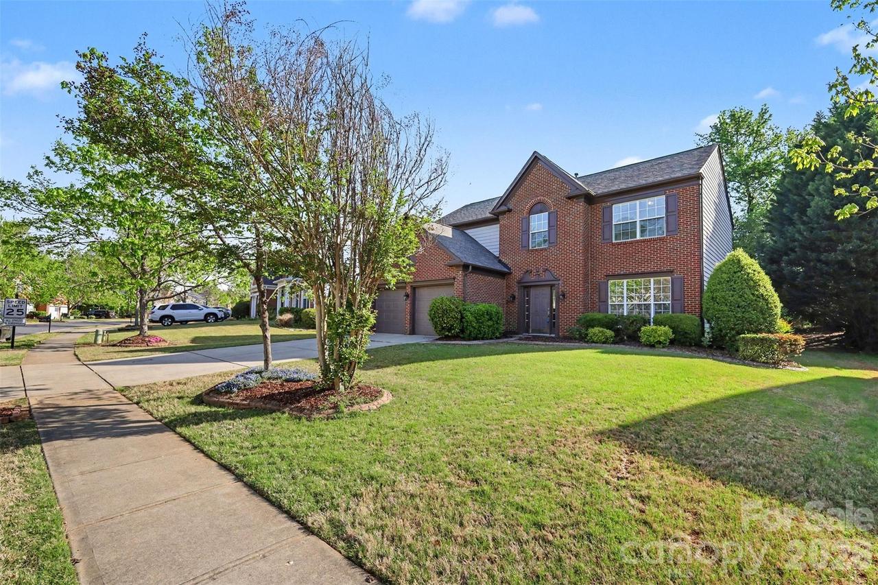 9144 Linden Tree Ln., Charlotte, NC 28277