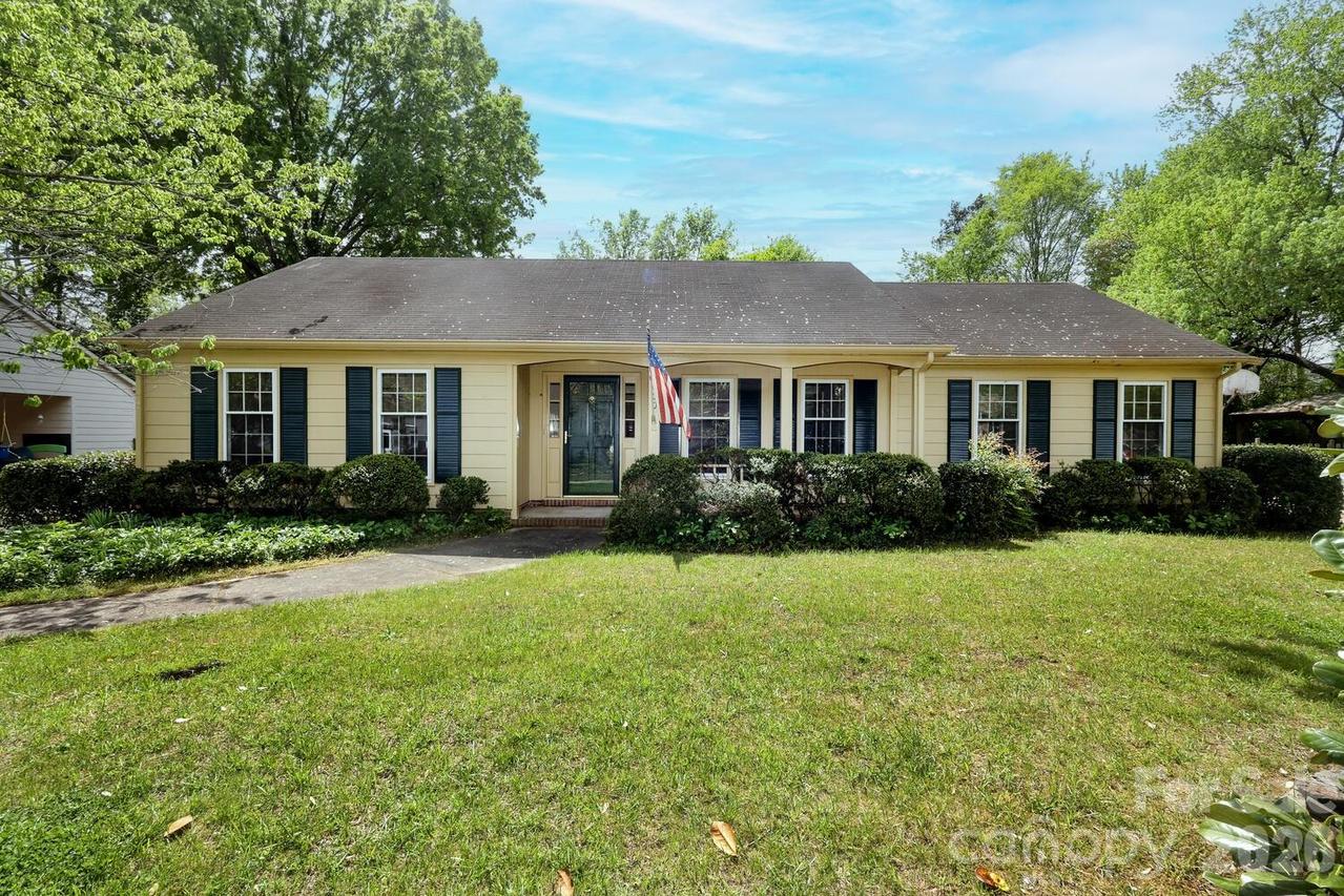 2000 Lawton Bluff Rd., Charlotte, NC 28226