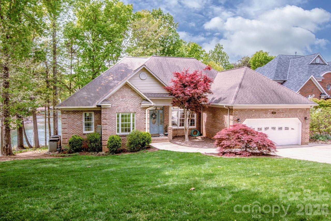 239 Pinnacle Shores Dr., Mooresville, NC 28117