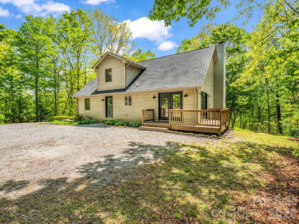 2304 Mountain Page Rd., Saluda, NC 28773