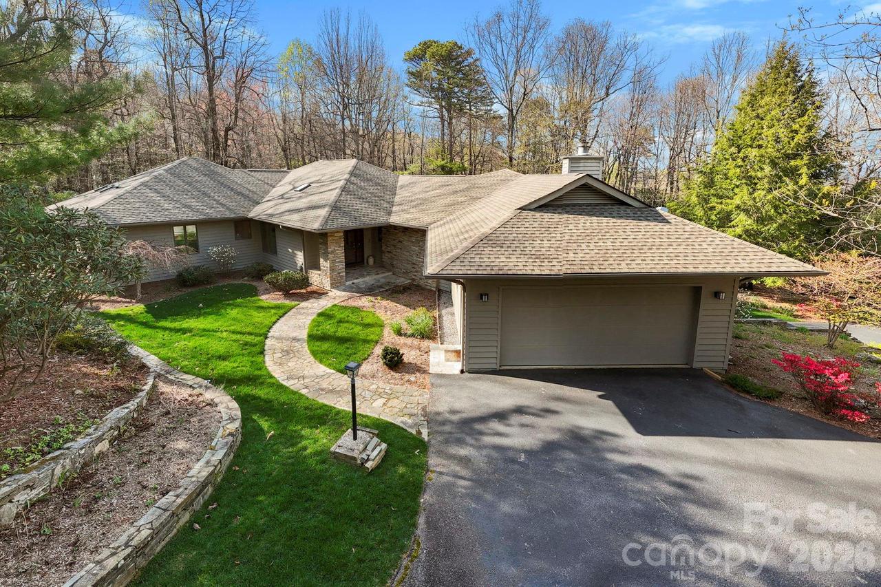 100 Elmridge Dr., Flat Rock, NC 28731