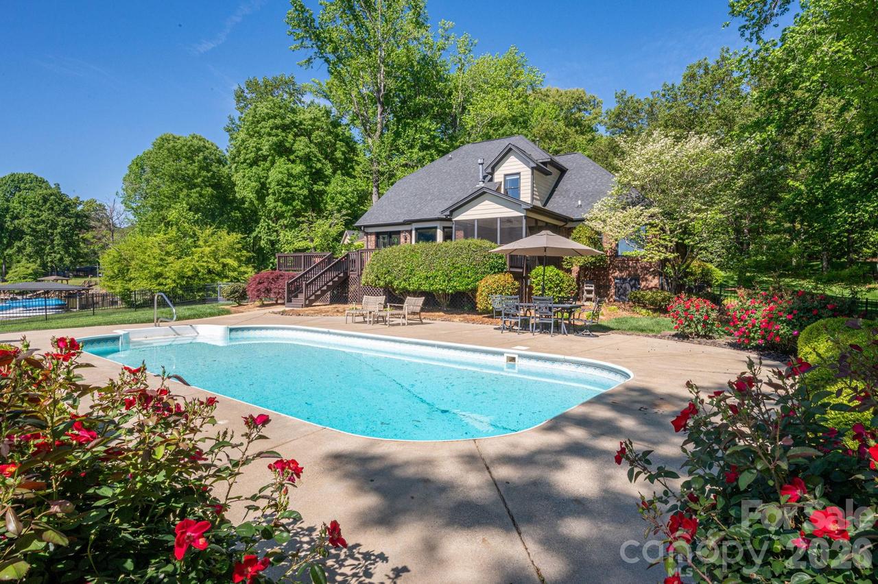 226 Bay Shore Dr., Belmont, NC 28012