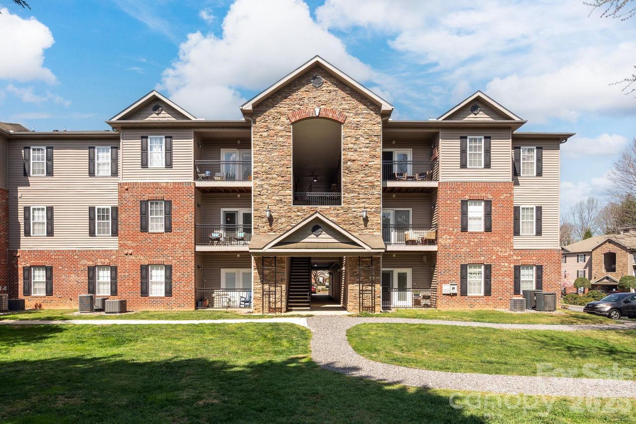 123 Appeldoorn Cir., Asheville, NC 28803