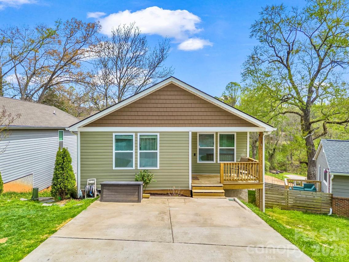9 Shadowlawn Dr., Asheville, NC 28806
