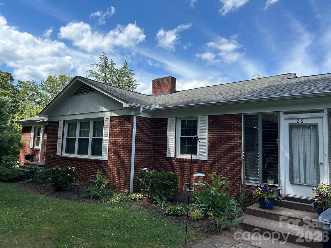 261 Old Caroleen Rd., Forest City, NC 28043