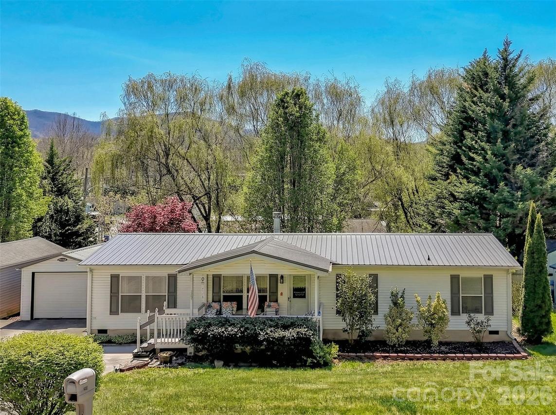 233 Fourth St., Waynesville, NC 28786