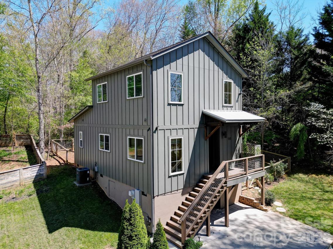 180 Moody Ave., Candler, NC 28715