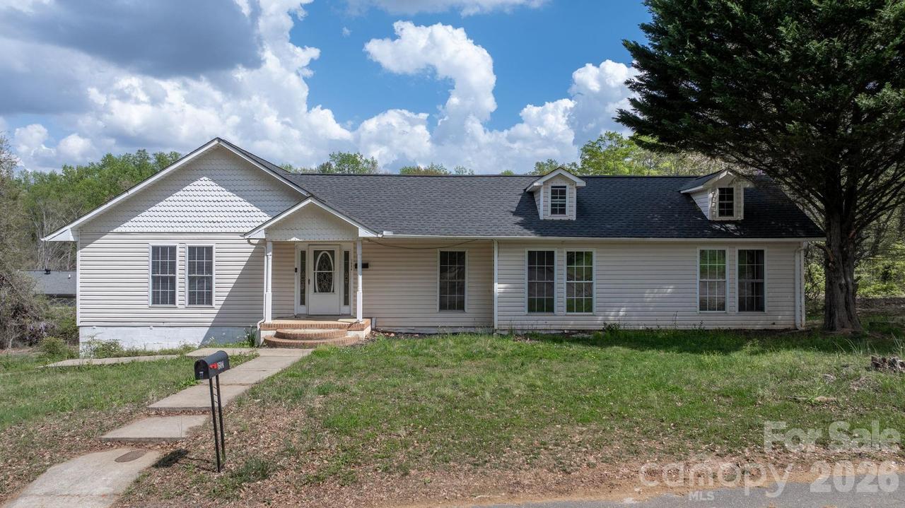 1604 4th St., Hickory, NC 28601