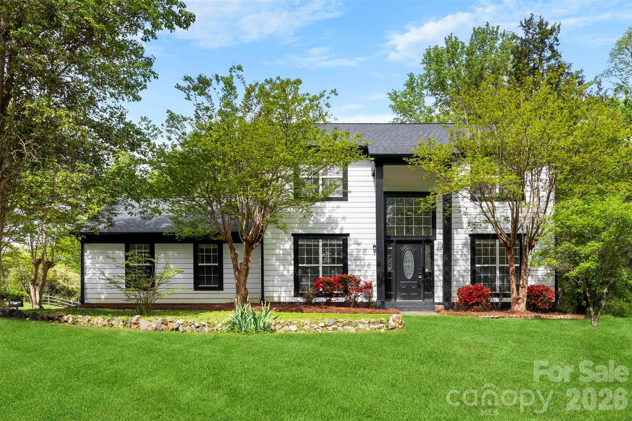 8413 Woodford Bridge Dr., Charlotte, NC 28216