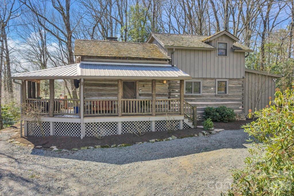 572 Skyland View Dr., Blowing Rock, NC 28605