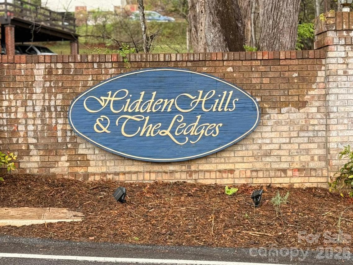 000 Ridgeview Dr., Hendersonville, NC 28791