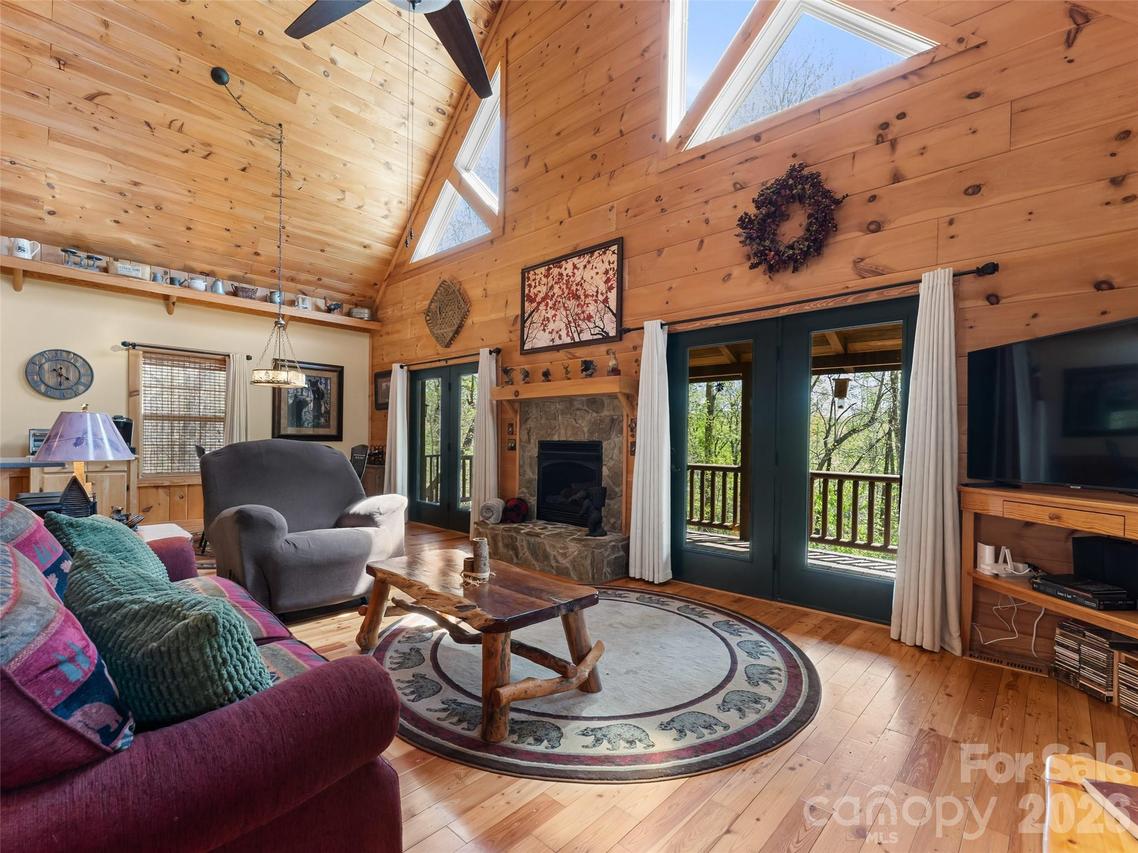 462 Deep Woods Ln., Saluda, NC 28773