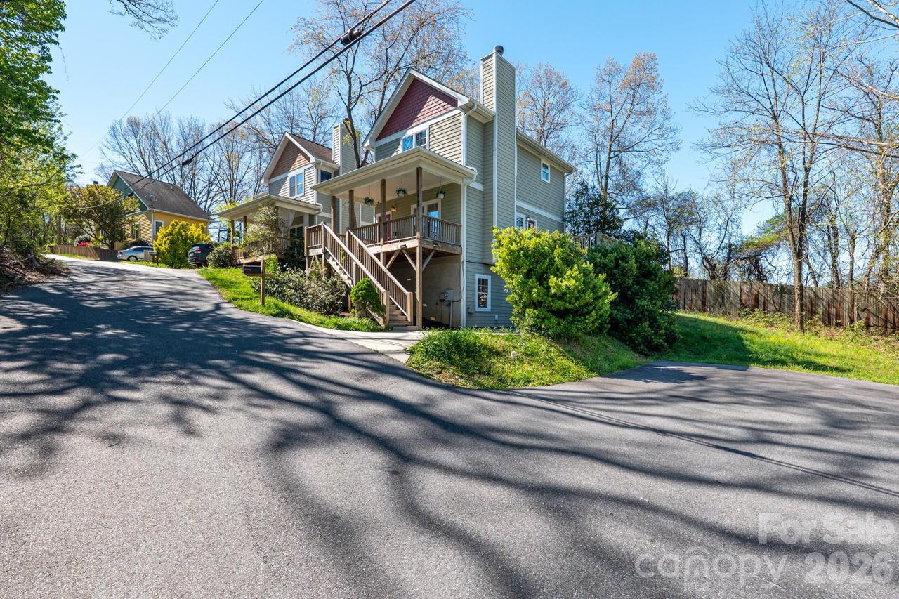 4 Cottage Ct., Asheville, NC 28801