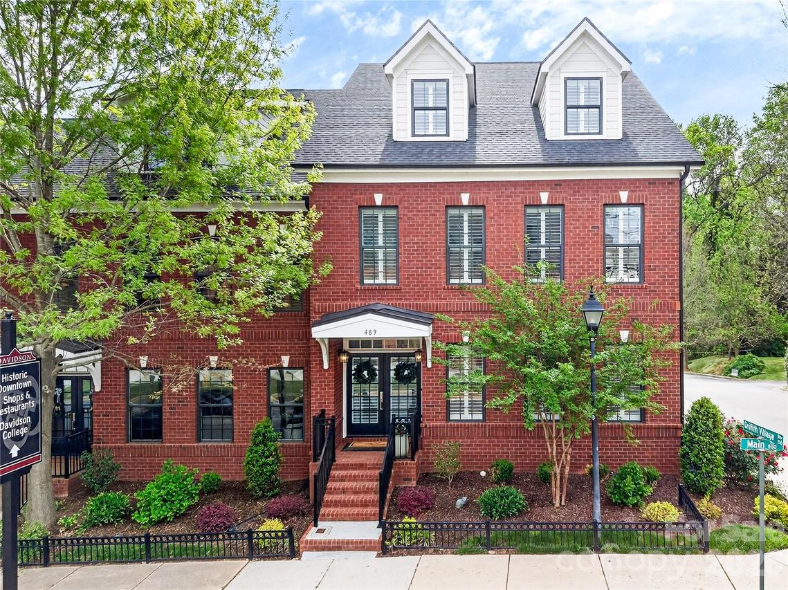 489 S Main St., Davidson, NC 28036
