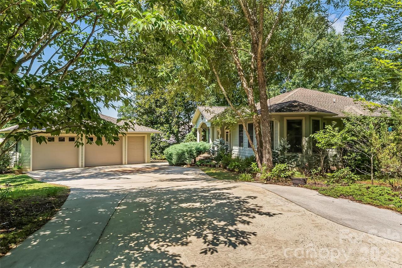 27 Magnolia Dr., Nebo, NC 28761