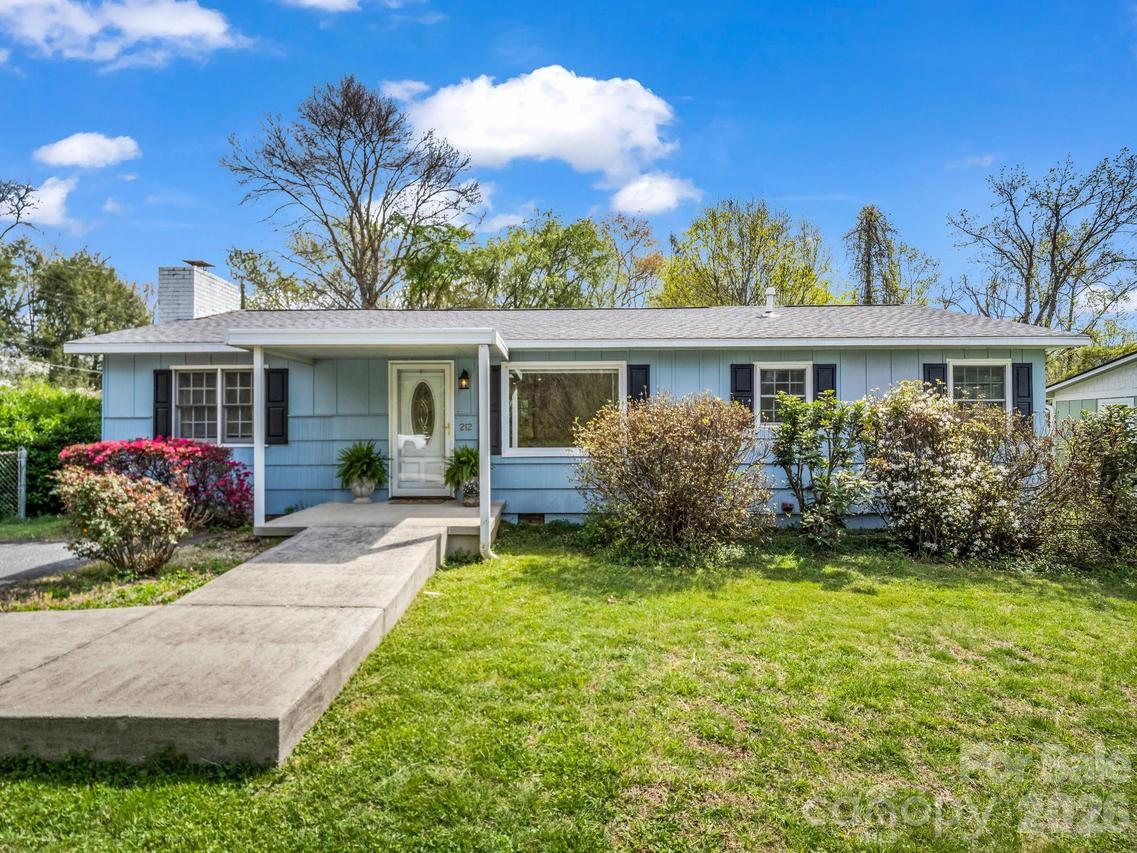 212 Vance Ave., Black Mountain, NC 28711
