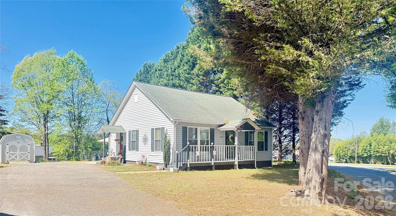 2925 Pine St., Claremont, NC 28610