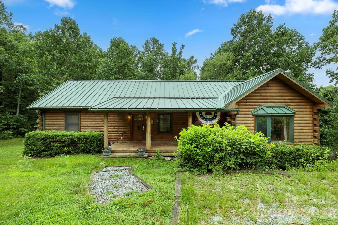 266 Rhododendron Dr., Saluda, NC 28773