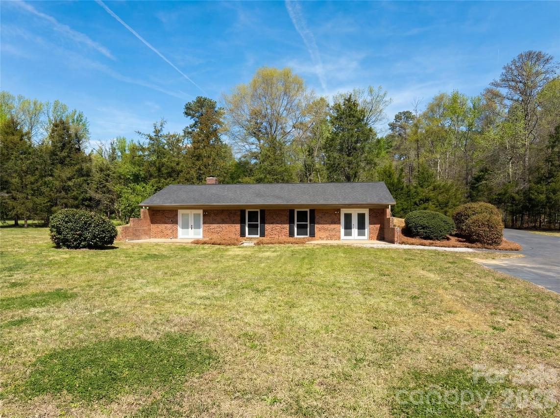 601 Cedarwood Dr., Monroe, NC 28112