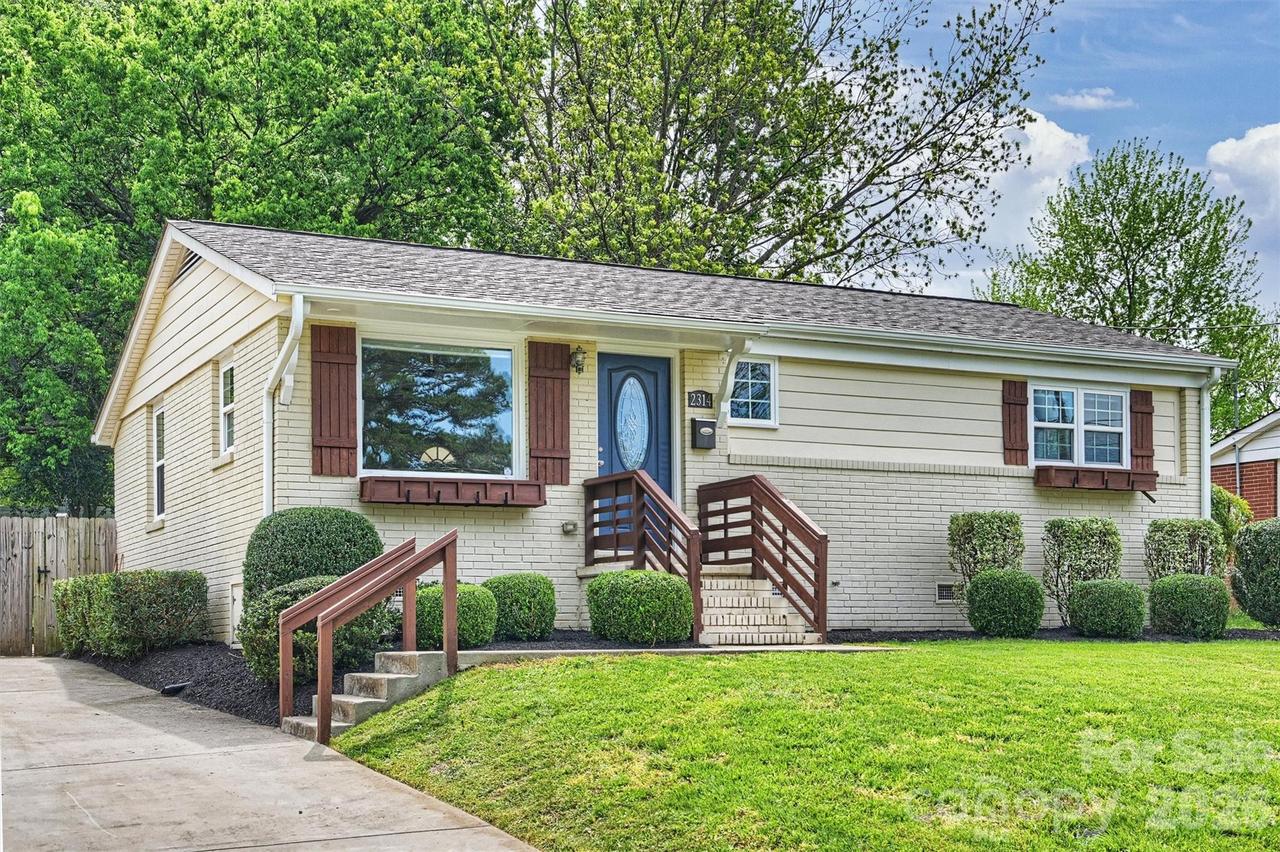 2314 Crestview Dr., Charlotte, NC 28216