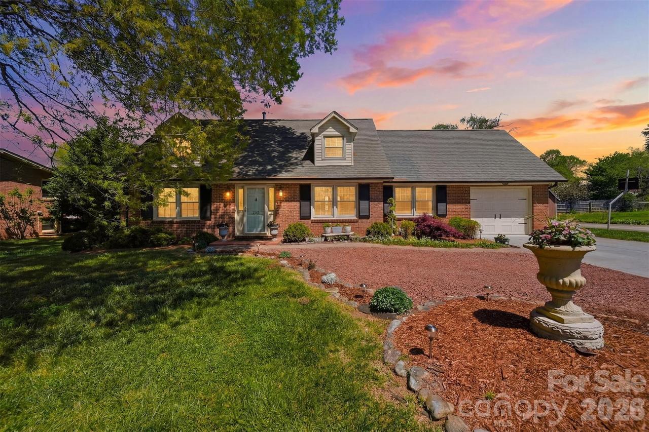 2315 29th Avenue Dr., Hickory, NC 28601