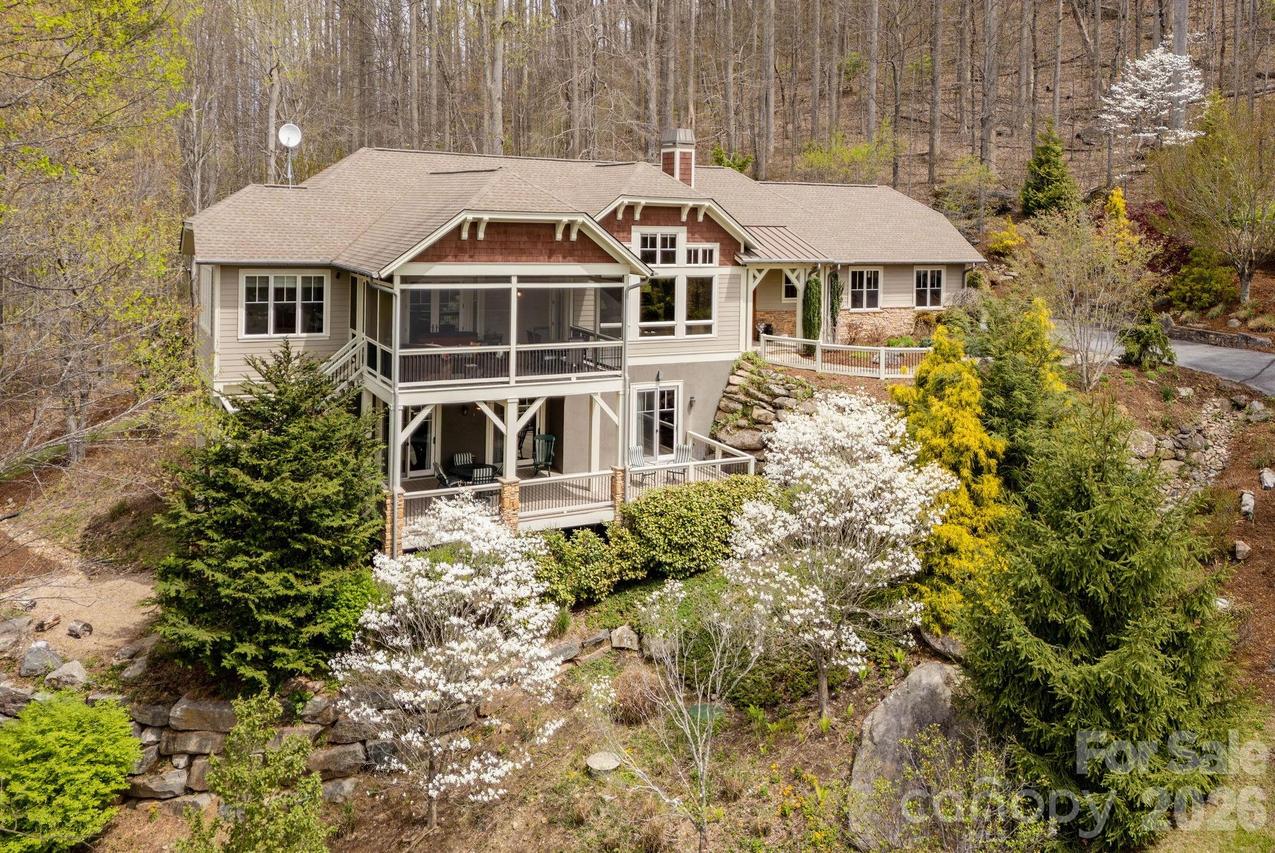 315 Crossvine Tr., Hendersonville, NC 28739