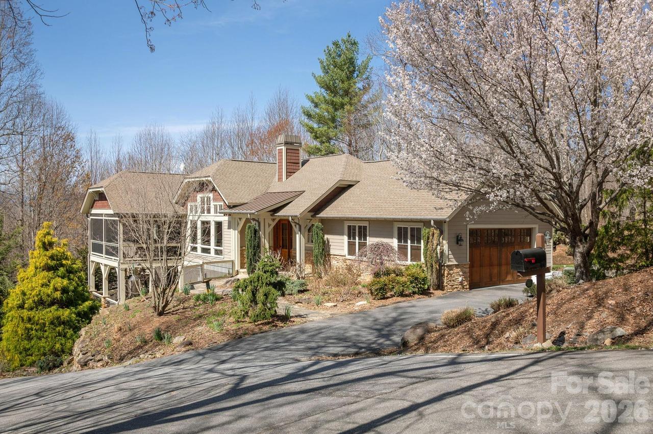 315 Crossvine Tr., Hendersonville, NC 28739