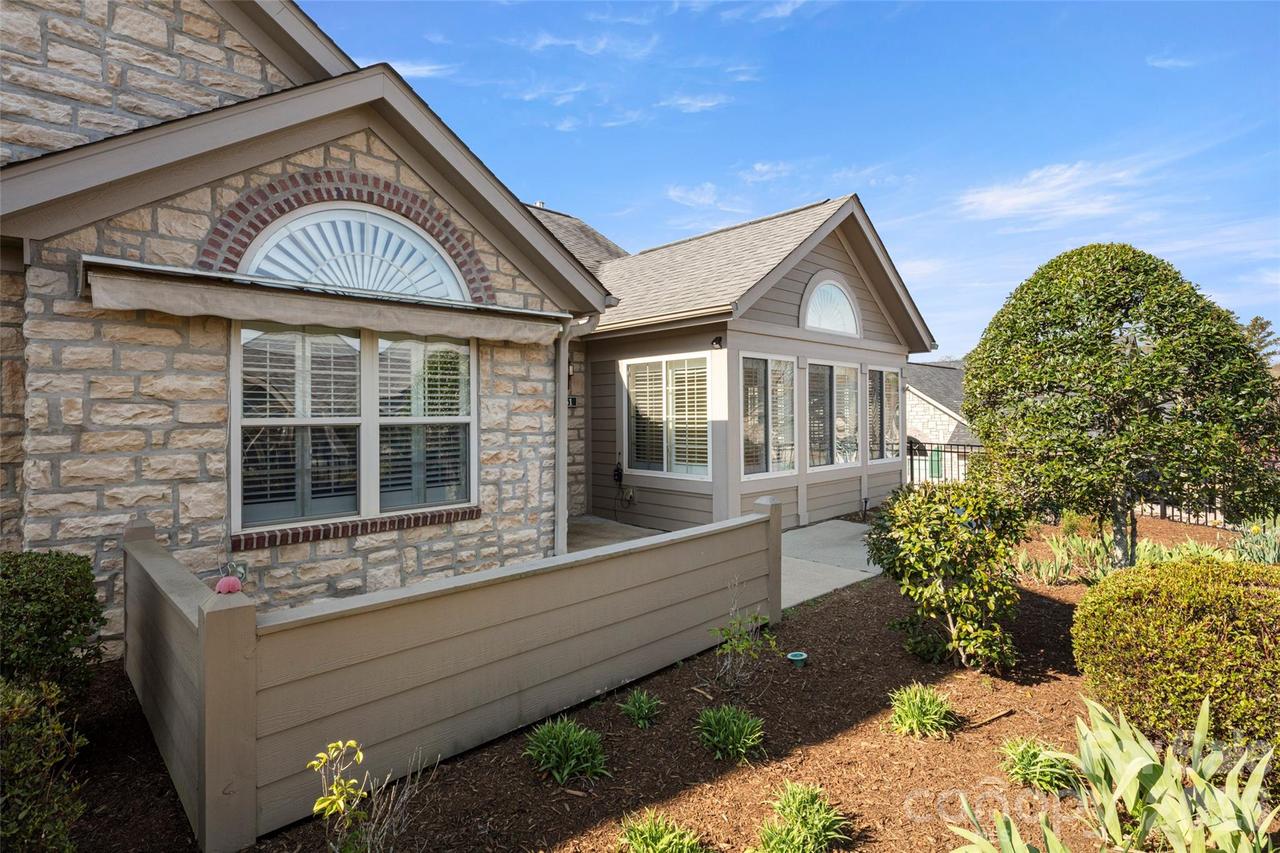 31 Braeburn Way, Flat Rock, NC 28731