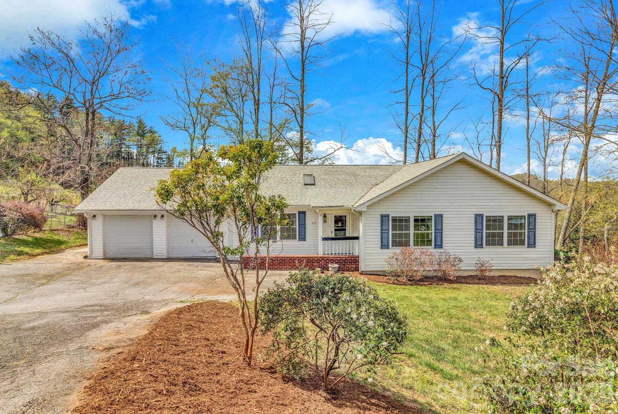 214 Lone Laurel Tr., Hendersonville, NC 28792