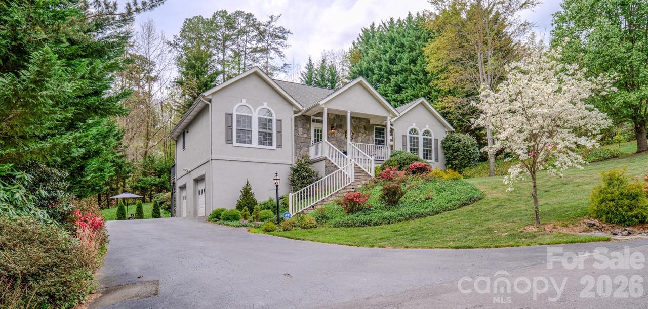 9 Double Eagle Dr., Weaverville, NC 28787