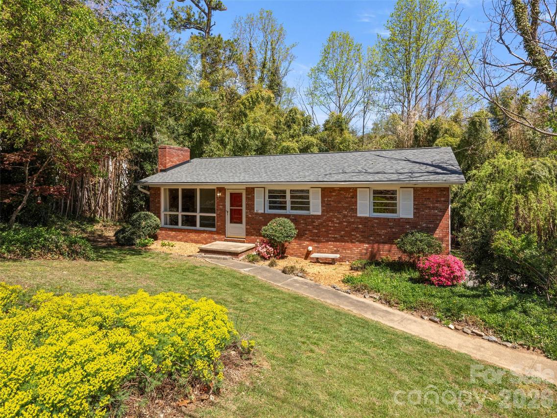 32 Hillendale Rd., Asheville, NC 28805