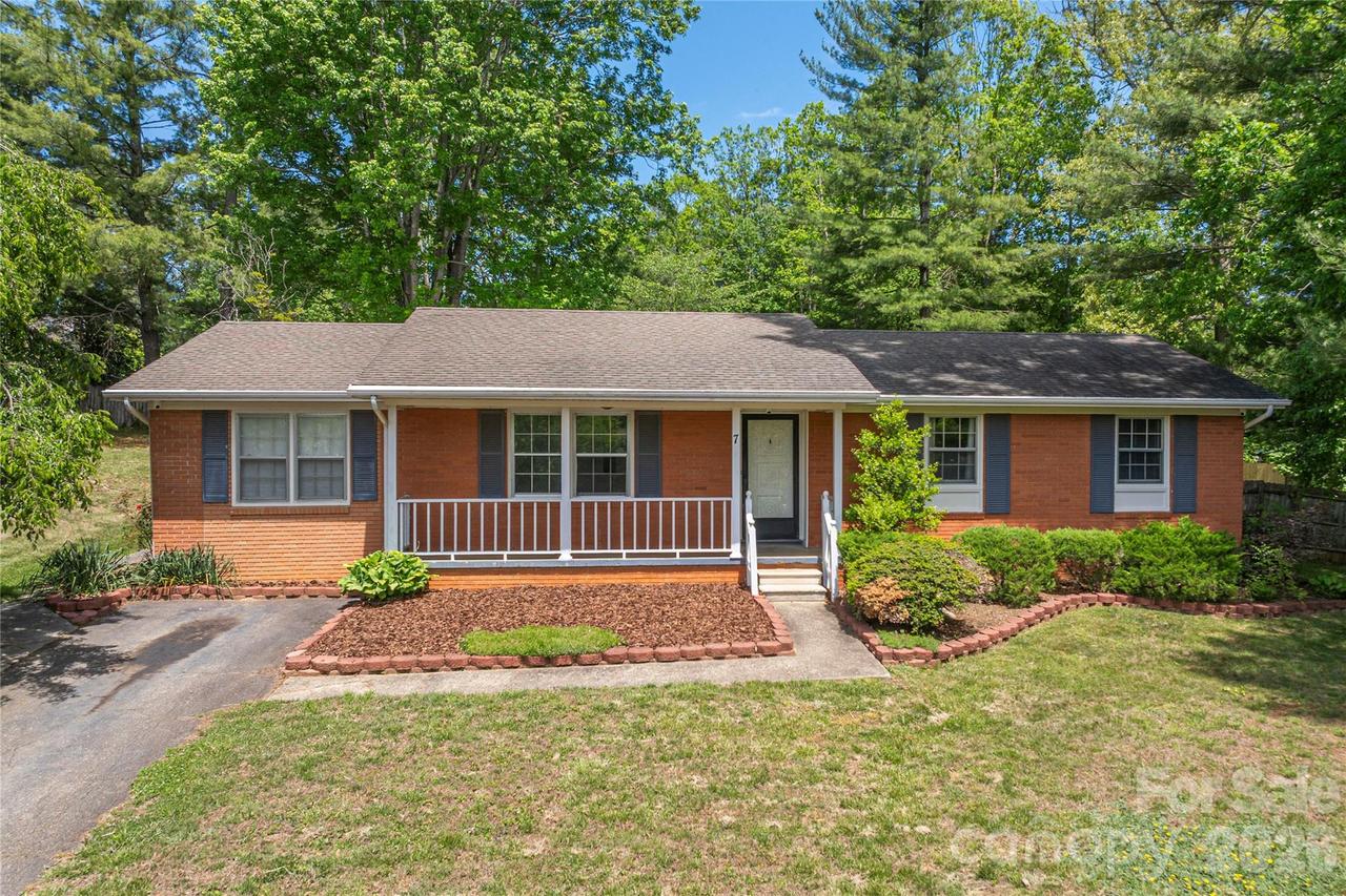 7 Crestview Ct., Arden, NC 28704