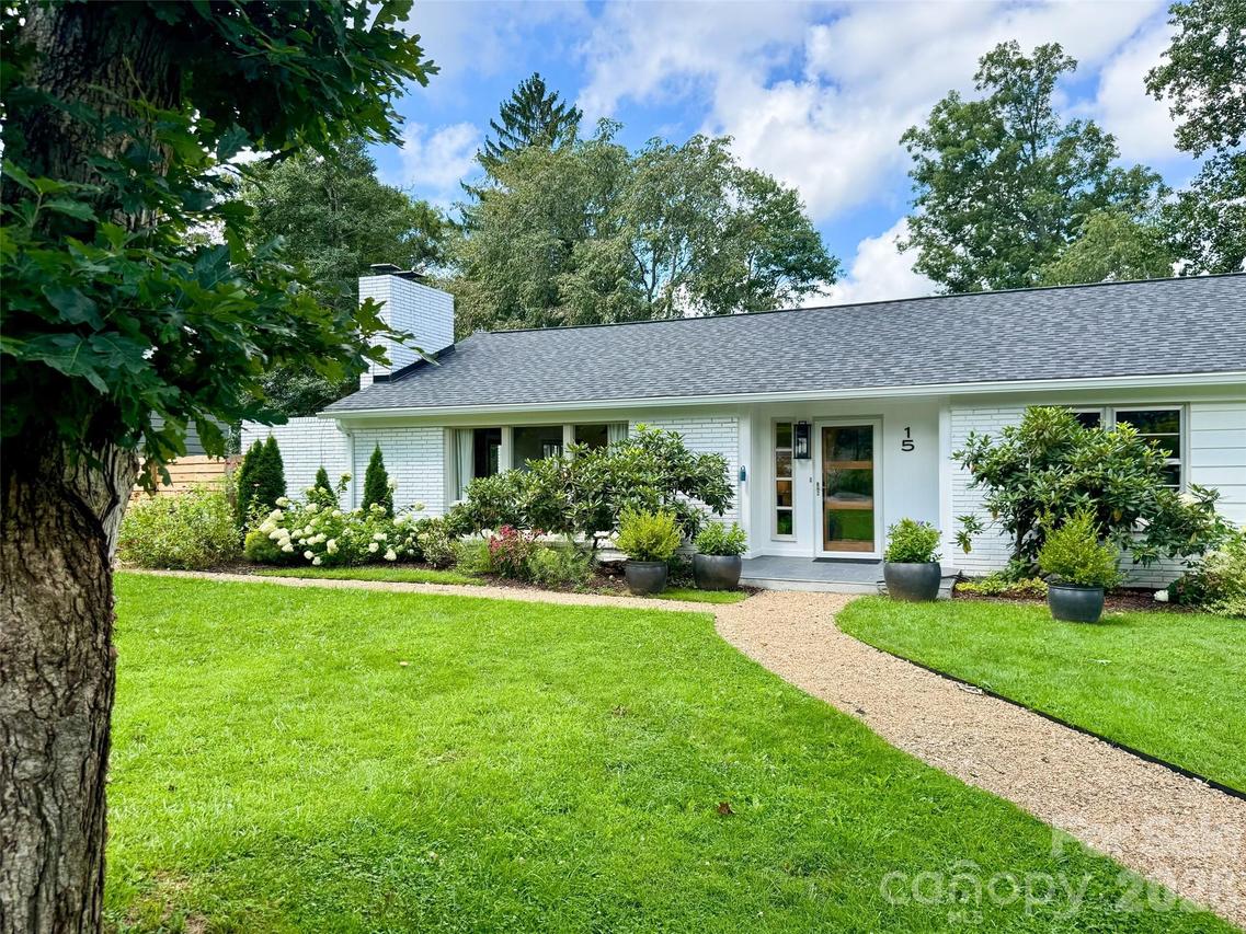15 Red Oak Rd., Asheville, NC 28804