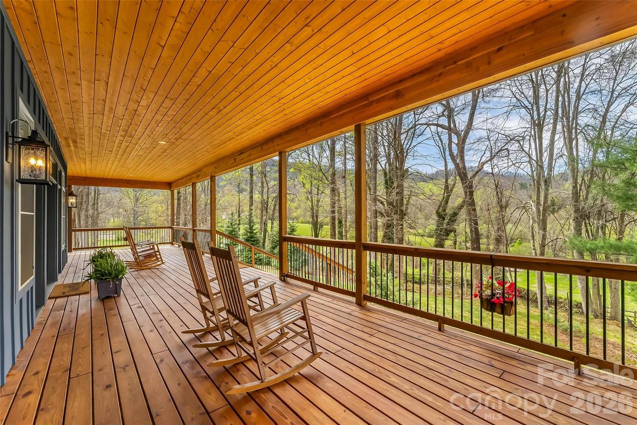 628 Brush Creek Rd., Fairview, NC 28730