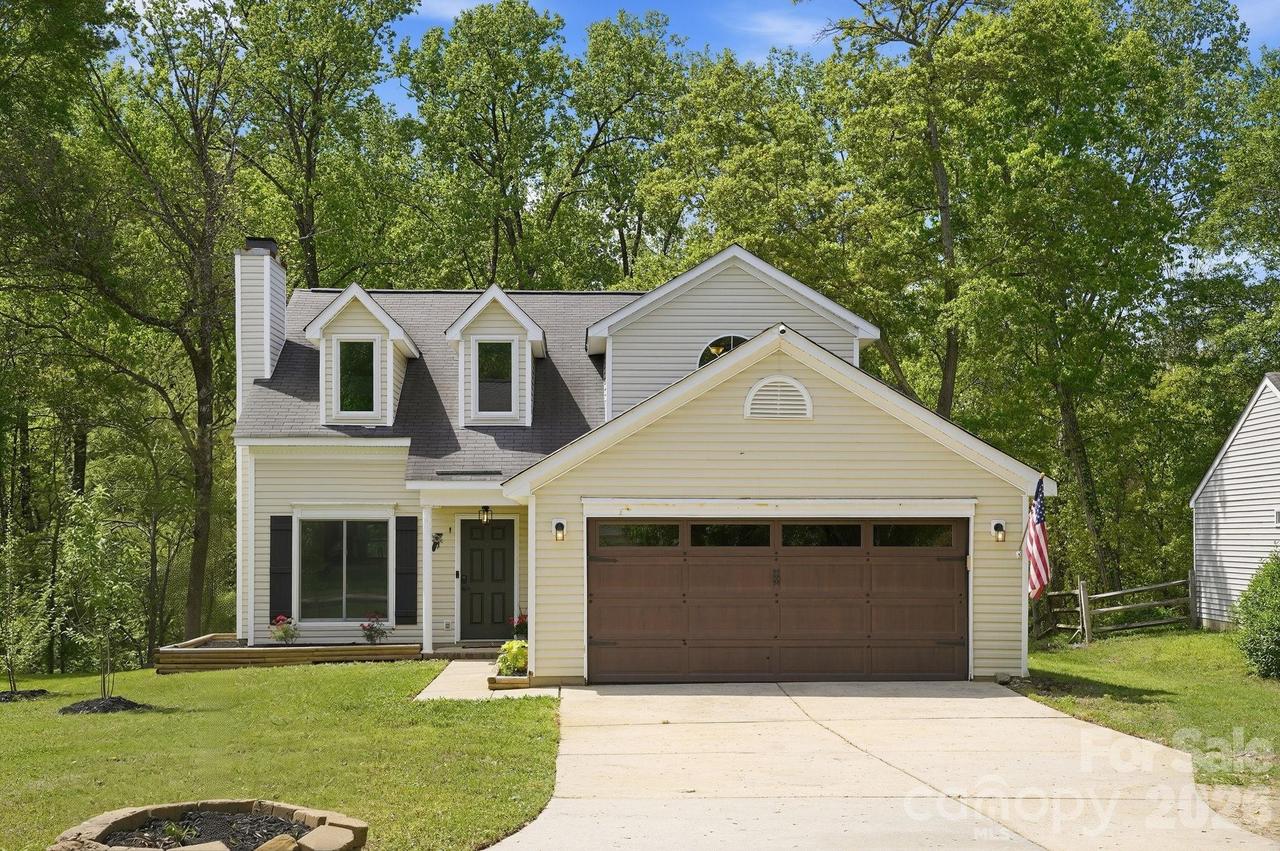 1629 Oak Knoll Ln., Charlotte, NC 28214