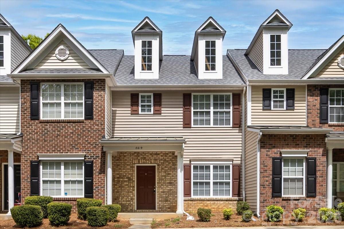 8619 Wandering Creek Way, Charlotte, NC 28227