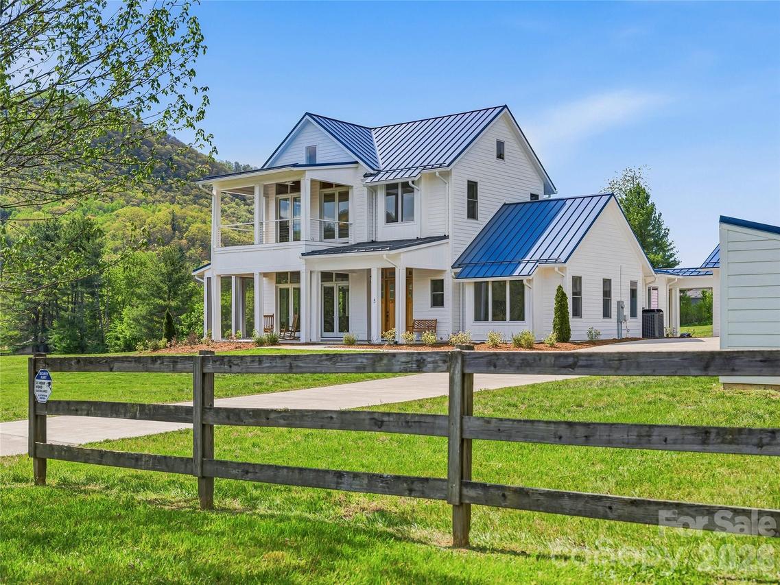 5 Sweetgrass Ln., Fletcher, NC 28732