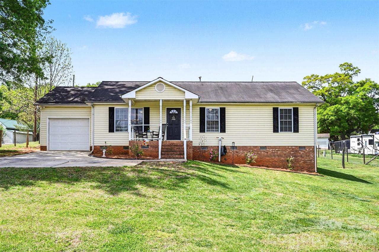 353 Woodlawn Ave., Mount Holly, NC 28120