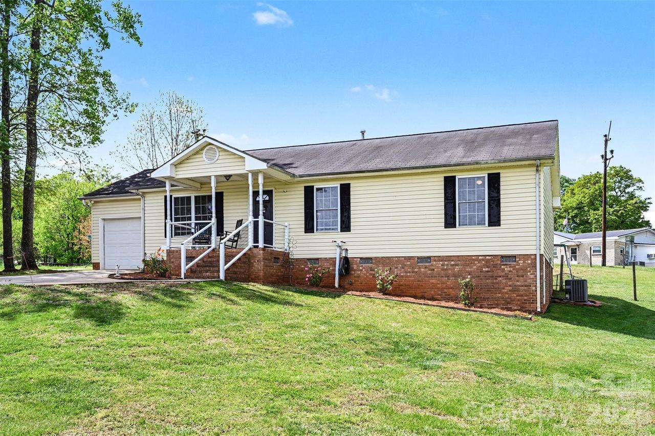 353 Woodlawn Ave., Mount Holly, NC 28120