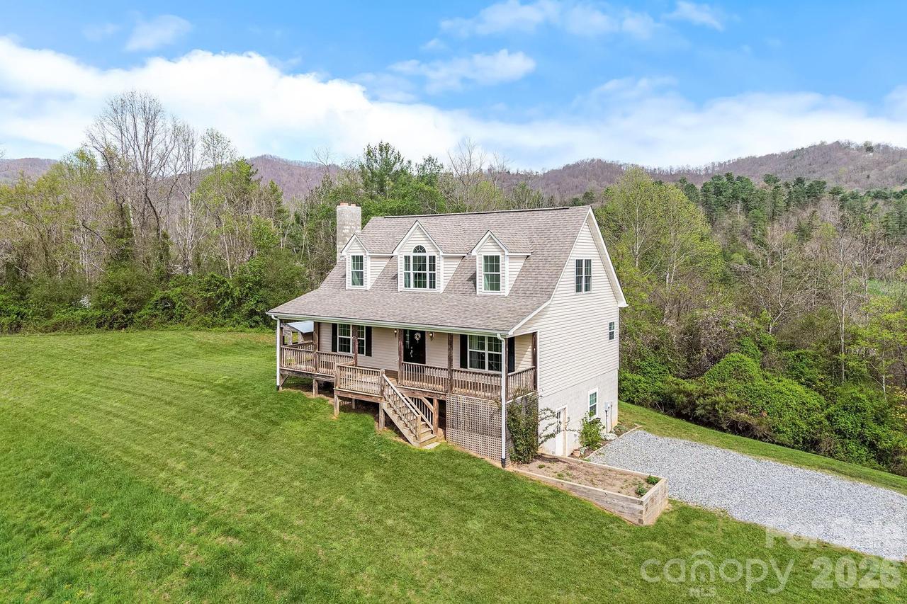 273 Green Acres Ln., Marshall, NC 28753