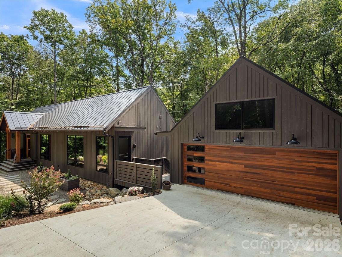80 Hemlock Cir., Black Mountain, NC 28711