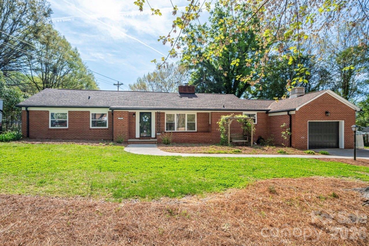 1105 Hillcrest Dr., Cherryville, NC 28021